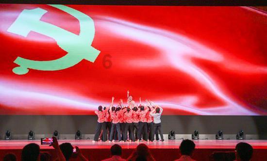 他17岁参加革命,56岁任青海省委书记62岁任山东省委书记,享年99